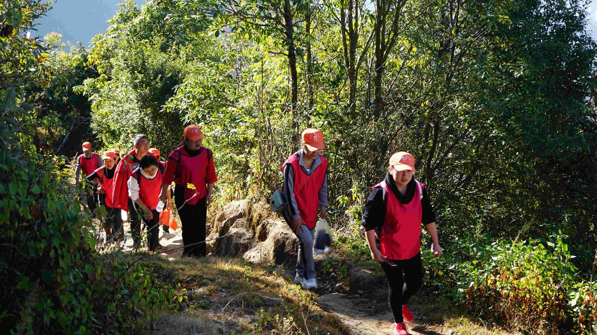 “凝聚團(tuán)隊(duì)，勇攀高峰”騰沖世紀(jì)金源大飯店2019年基層管理人員戶外拓展培訓(xùn)